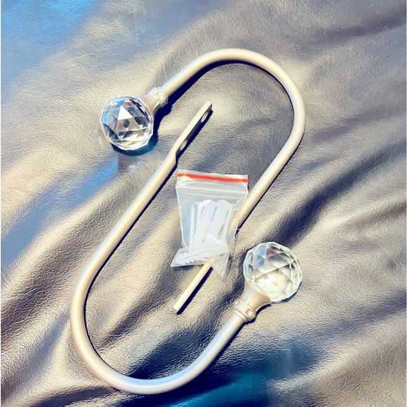 CRYSTAL CLEAR BALL CURTAIN HOLDBACKS - Picture 2 of 9